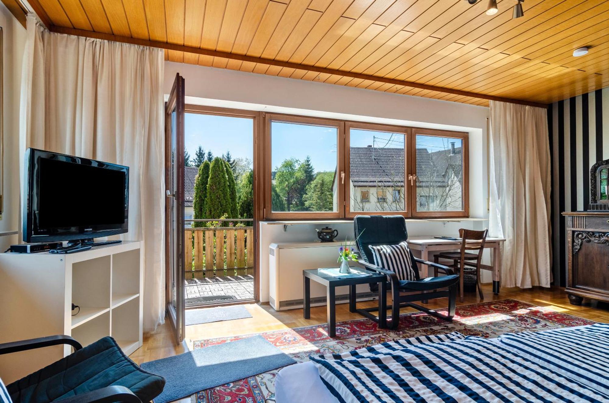 Vronis Ferienwohnungen Muhlingen Exterior foto
