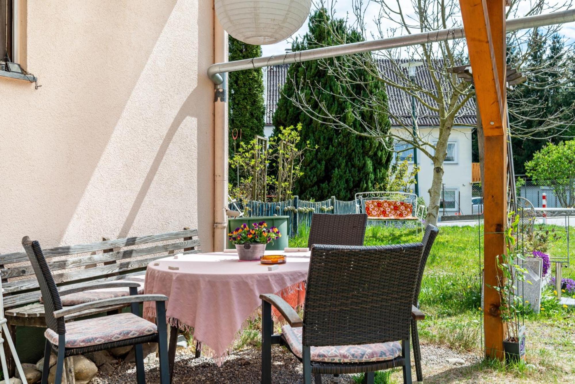 Vronis Ferienwohnungen Muhlingen Exterior foto